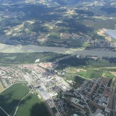 Flugwegposition um 09:37:10: Aufgenommen in der Nähe von Gemeinde Melk, 3390 Melk, Österreich in 1612 Meter